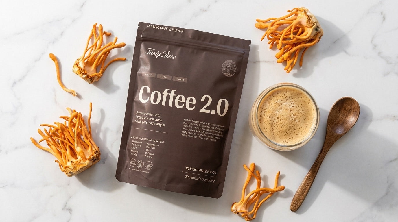 Coffee 2.0 Packung mit einem Glas Kaffee und Cordyceps-Pilzen